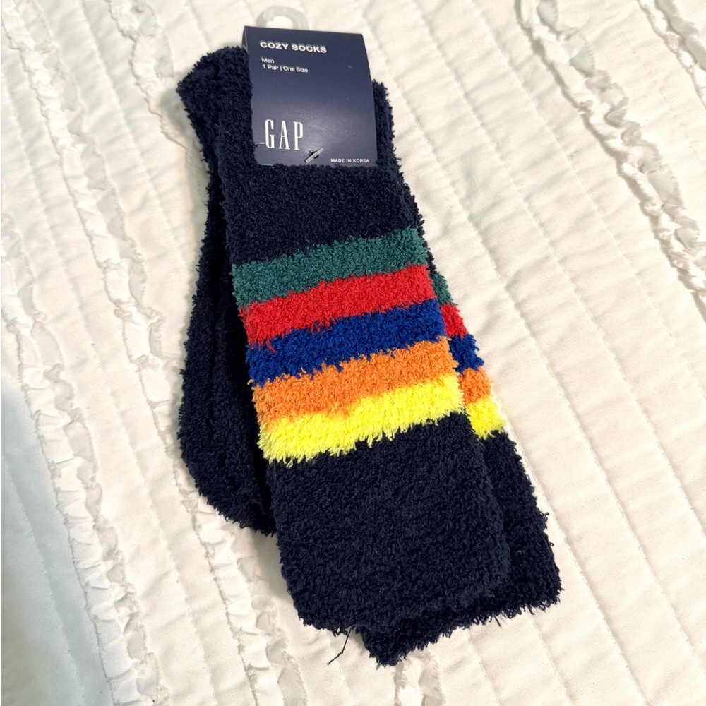 New Gap cozy socks in crazy stripe print men’s blue yellow red fuzzy sock